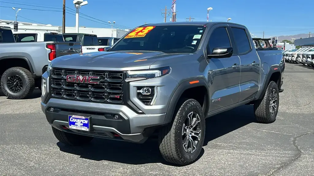 GMC Canyon 2023 4x4 AT4 4 puertas Cabina Doble 5 pies. SB