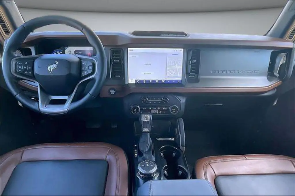 Ford Bronco 2024 4x4 Outer Banks 4 puertas SUV