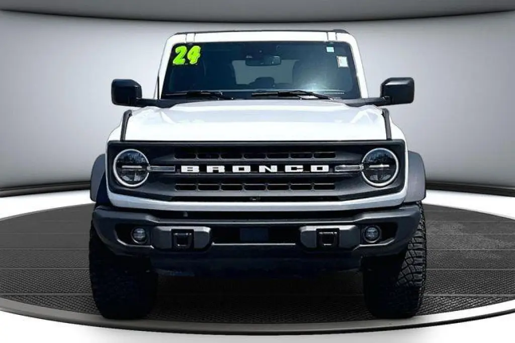 Ford Bronco 2024 4x4 Black Diamond 4 puertas SUV