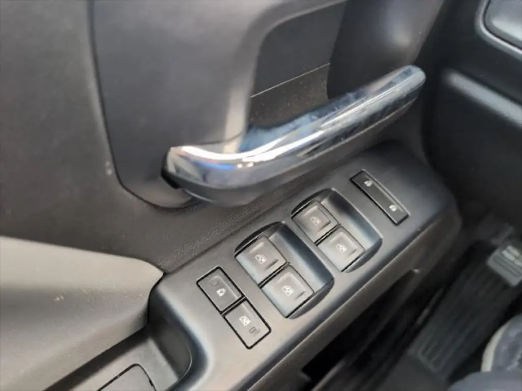 Chevrolet Silverado 2500HD 2018 4x4 Camioneta de Trabajo 4 puertas Cabina Crew SB
