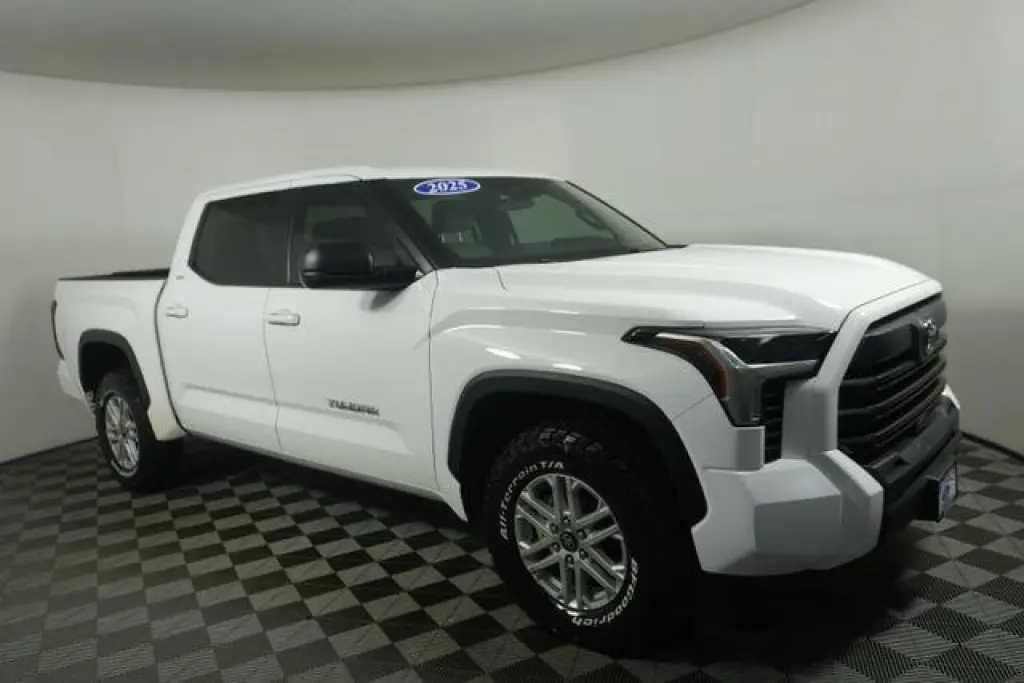 Toyota Tundra 2025 4x4 SR5 4 puertas CrewMax Cab Pickup SB