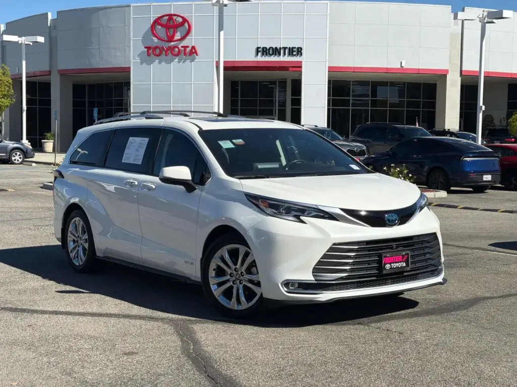 Toyota Sienna 2021 Platinum 7 pasajeros 4 puertas Minivan