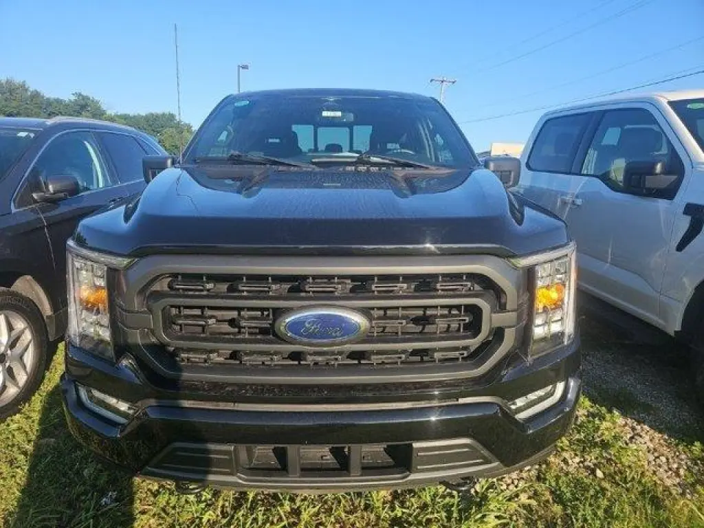 Ford F-150 2023 4x4 XLT 4 puertas SuperCrew 5.5 pies. SB