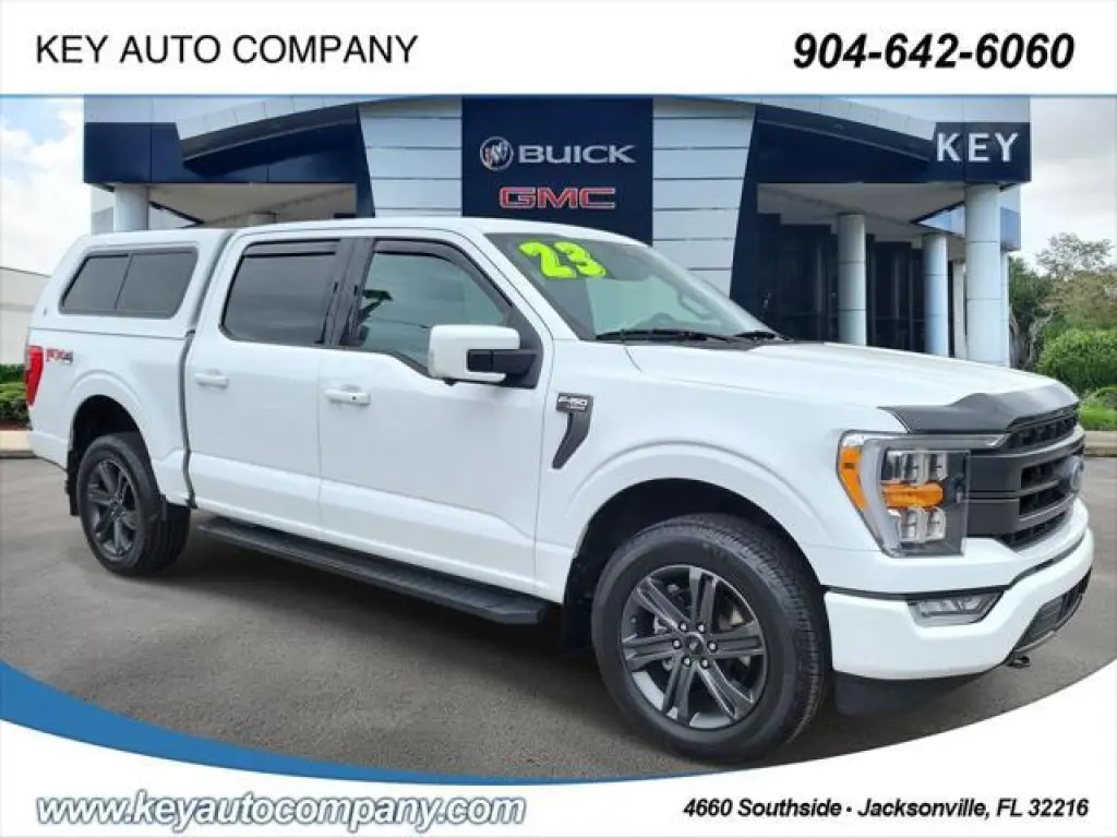 Ford F-150 2023 4x4 Lariat 4 puertas SuperCrew 5.5 pies. Caja corta