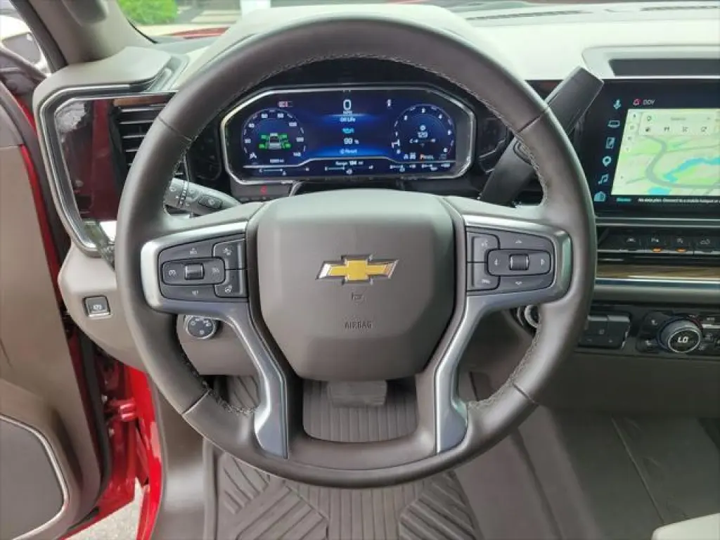 Chevrolet Silverado 1500 2024 4x4 LT 4 puertas Cabina Crew 5.8 pies. SB con 1LT
