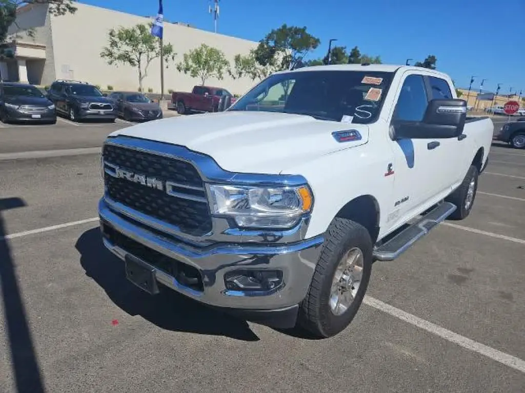 Ram 2500 2024 4x4 Big Horn 4 puertas Cabina Crew 6.3 pies. SB Pickup