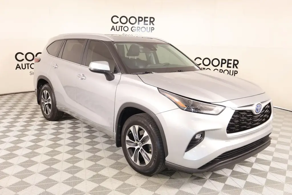 Toyota Highlander Híbrido 2024 XLE 4 puertas SUV
