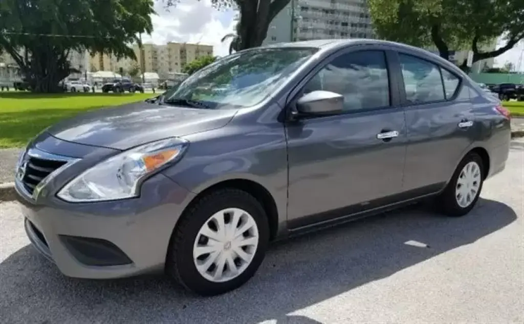 2016 NISSAN versa SV