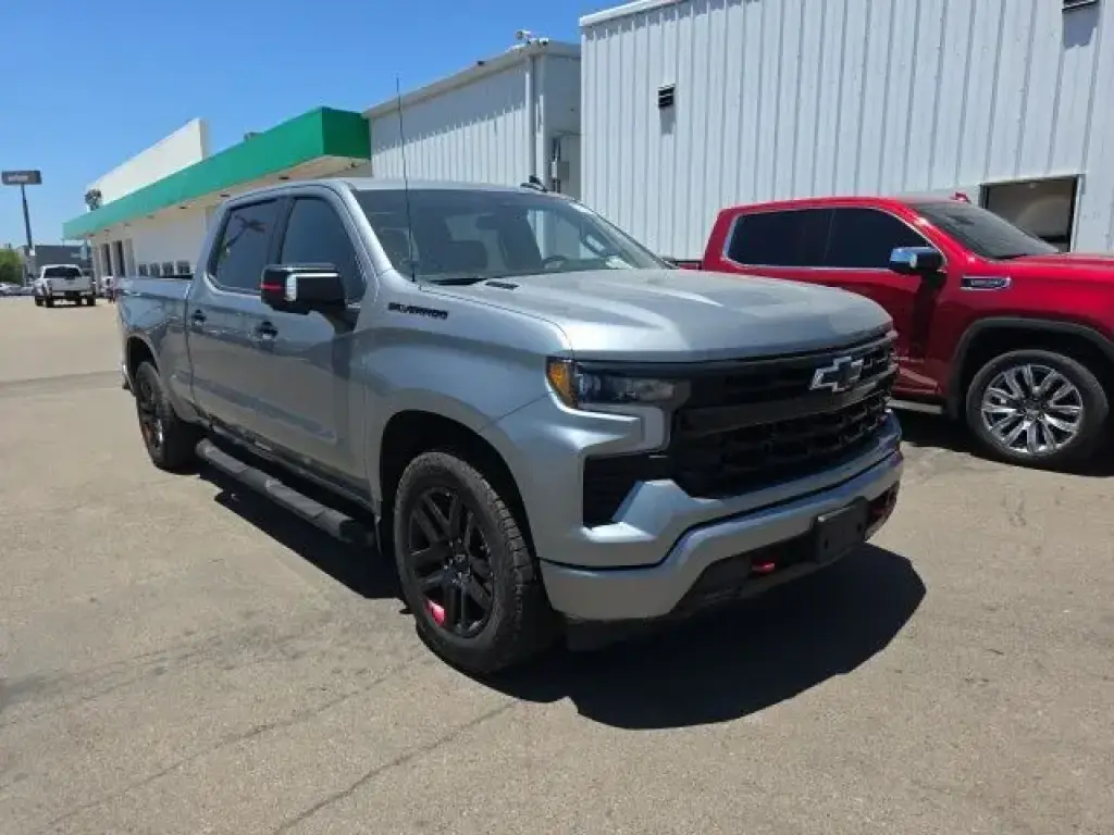 Chevrolet Silverado 1500 2023 4x4 RST 4 puertas Cabina Crew 5.8 pies. SB