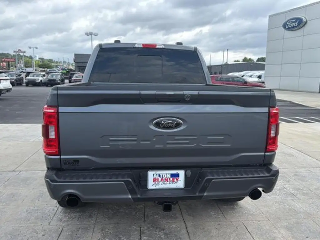 Ford F-150 2023 4x4 XLT 4 puertas SuperCrew 5.5 pies SB