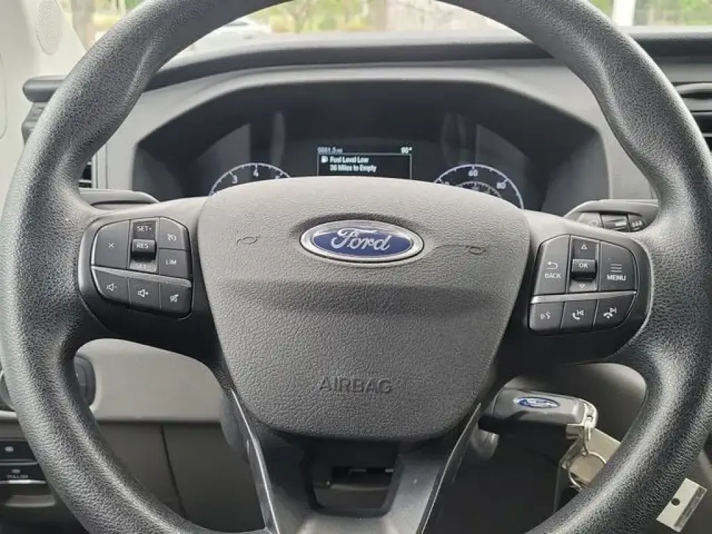 Ford Transit 2025 250 3 puertas SWB Techo bajo Furgón de carga