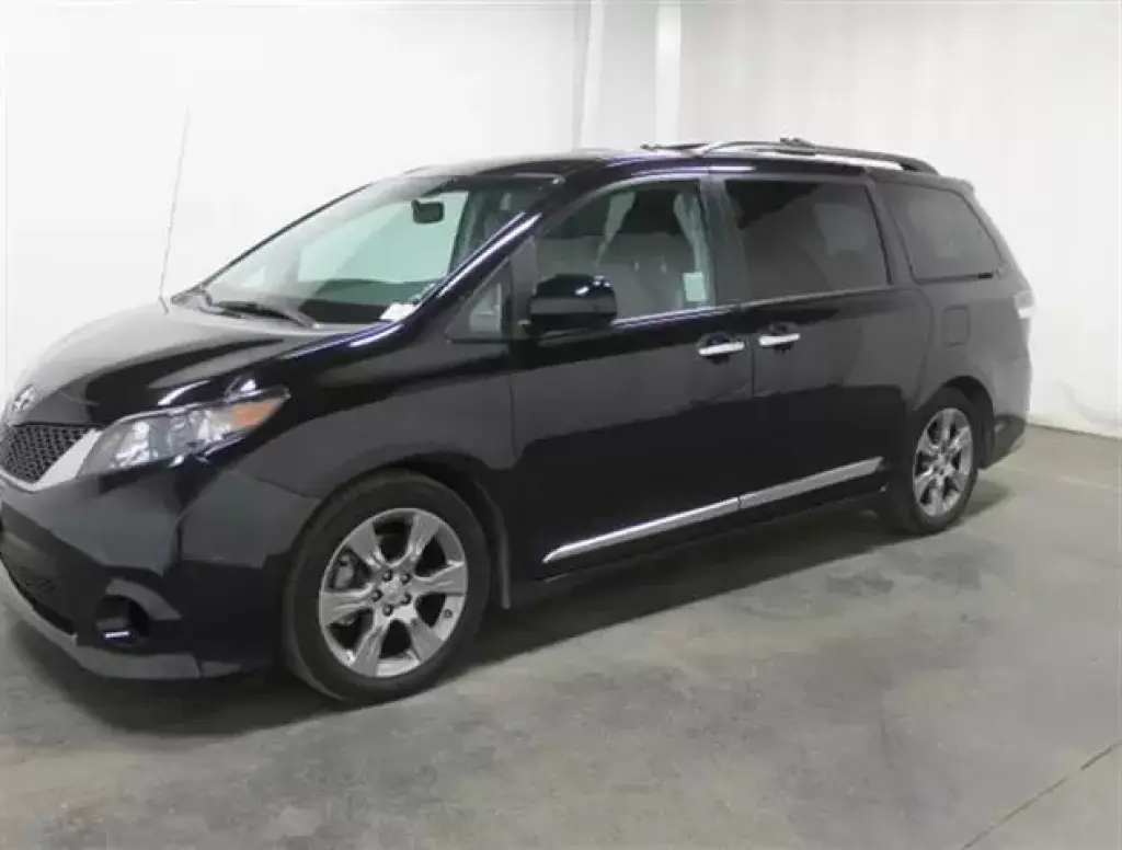 2013 TOYOTA sienna SE