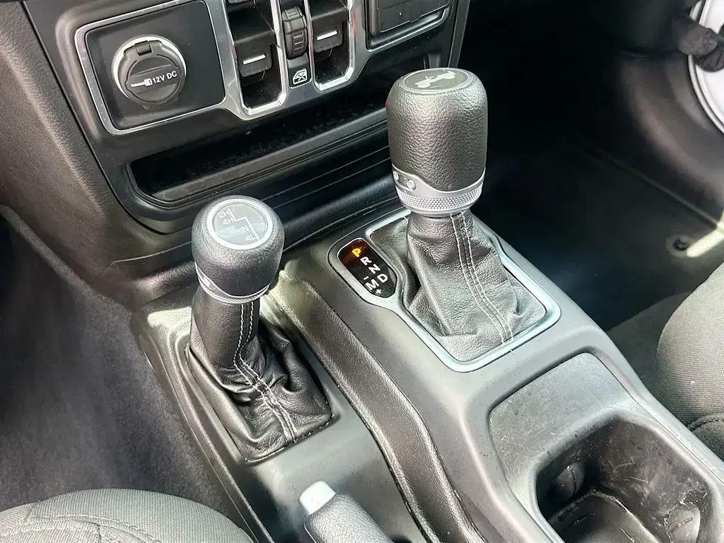 Jeep Wrangler Unlimited 2022 4x4 Sahara 4 puertas SUV