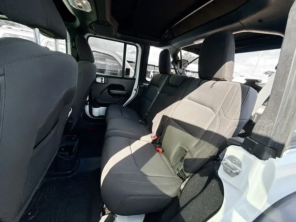 Jeep Wrangler Unlimited 2022 4x4 Sport 4 puertas SUV