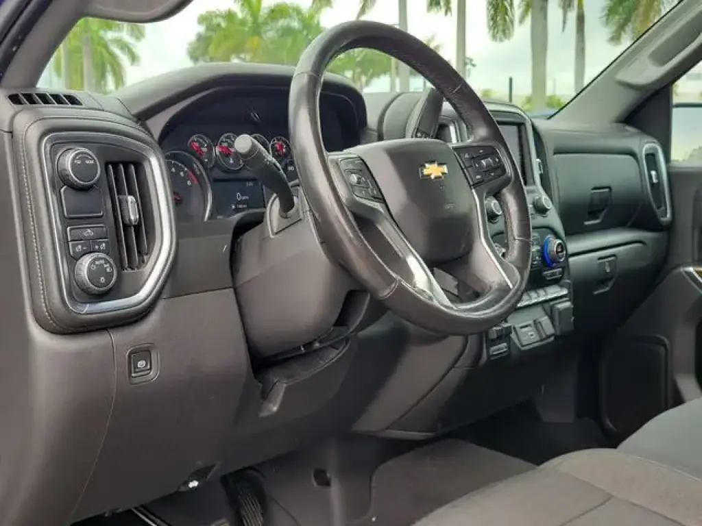Chevrolet Silverado 1500 2020 4x2 LT 4 puertas Cabina Crew 5.8 ft. SB