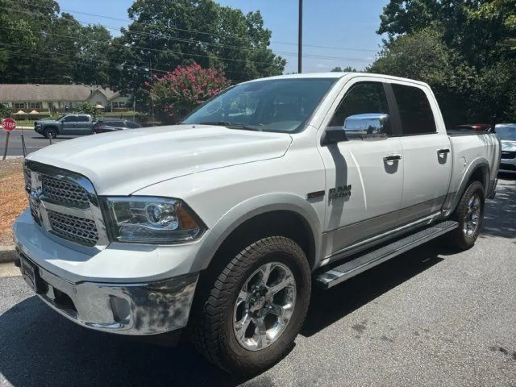 Ram 1500 2018 4x4 Laramie 4 puertas Cabina Crew 5.5 ft. SB Pickup