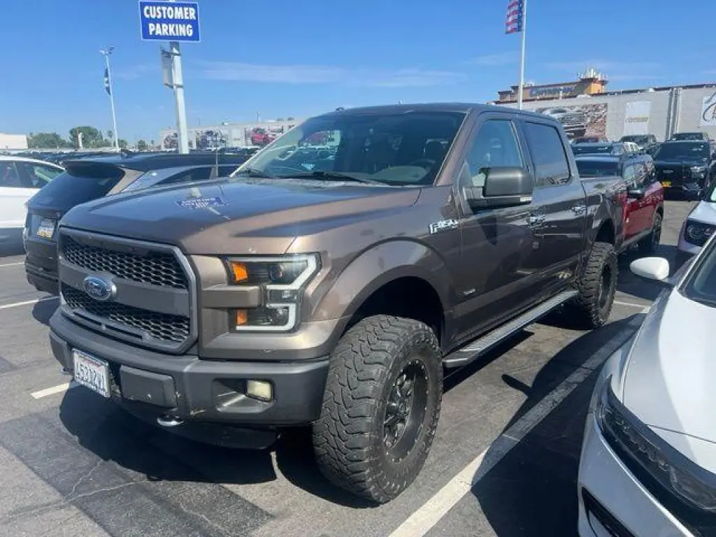 Ford F-150 2015 4x4 Platinum 4 puertas SuperCrew 5.5 pies. SB