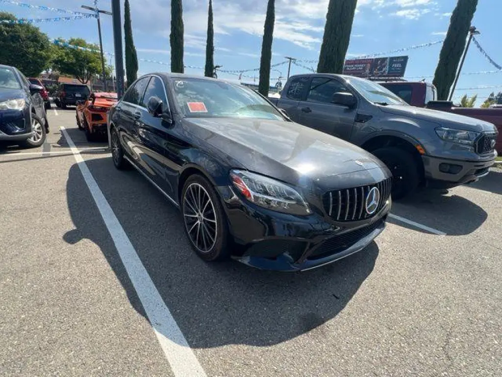Mercedes-Benz Clase C 2021 C 300 4 puertas Sedan
