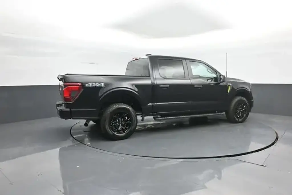 Ford F-150 2025 4x4 STX 4 puertas SuperCrew 5.5 pies SB