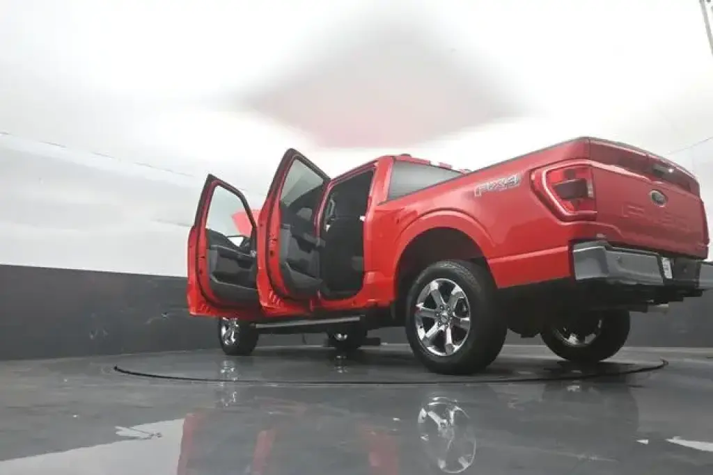 Ford F-150 2023 4x4 XLT 4 puertas SuperCrew 5.5 pies. SB