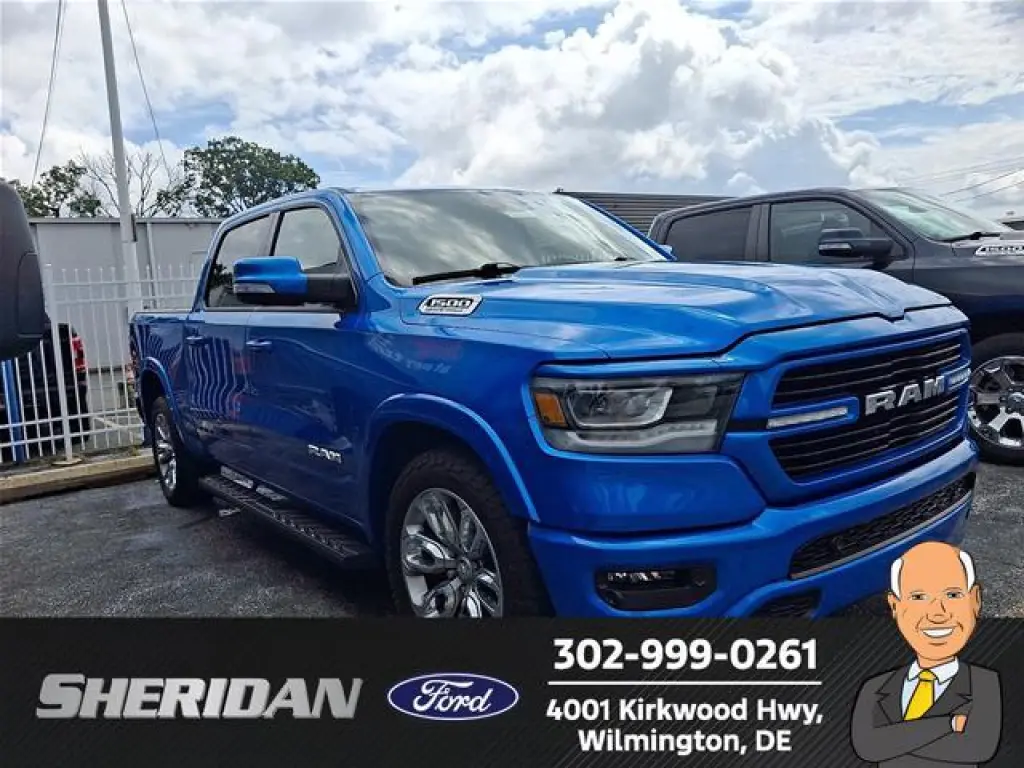 Ram 1500 2021 4x4 Laramie Cabina Crew 4 puertas 5.6 pies. Pickup SB