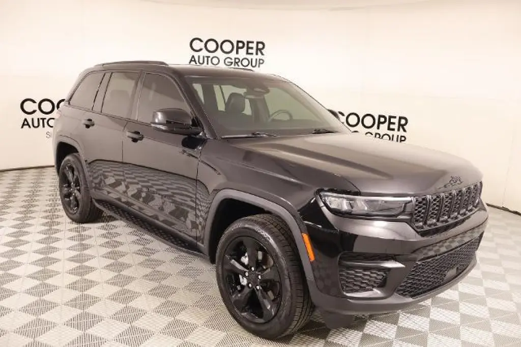 Jeep Grand Cherokee 2023 4x4 Laredo 4 puertas SUV