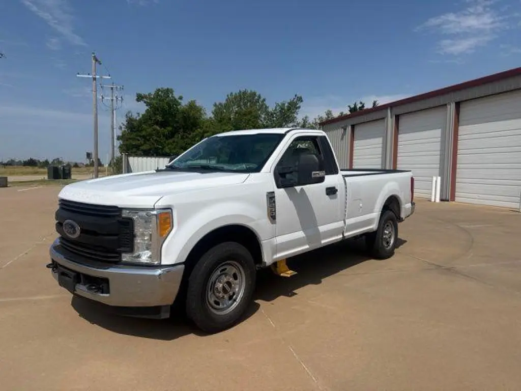 Ford F-250 Super Duty 2017 4x2 XL 2 puertas Cabina Regular 8 pies. LB Pickup