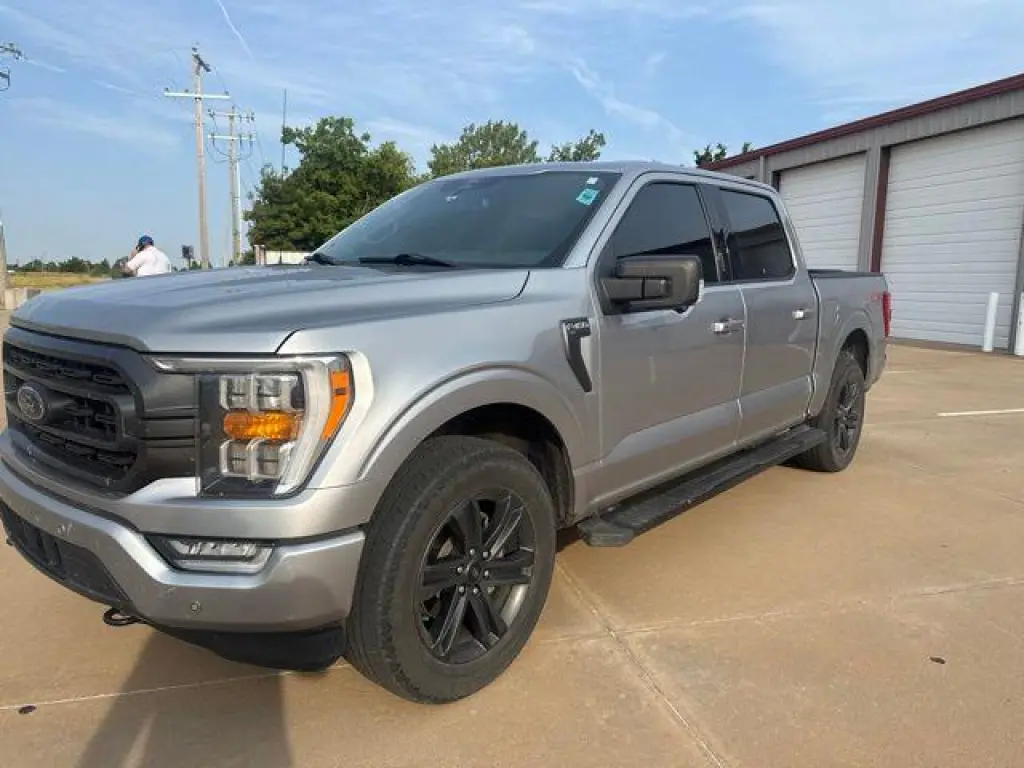 Ford F-150 2021 4x4 XLT 4 puertas SuperCrew 5.5 pies. SB