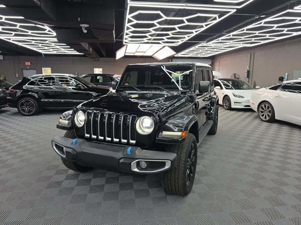 Jeep Wrangler 2023 4x4 Sahara 4xe 4 puertas SUV