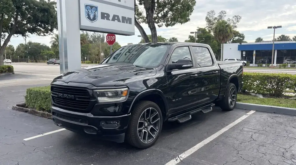 Ram 1500 2019 4x2 Laramie 4 puertas Cabina Crew 6.4 pies. Caja corta Pickup