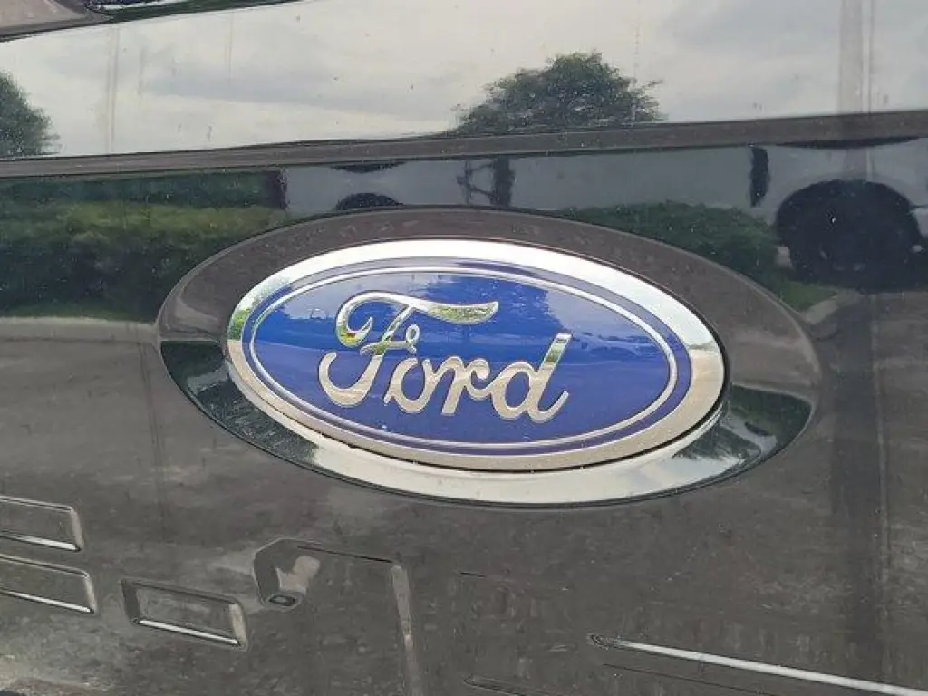 Ford F-150 2023 4x4 XLT 4 puertas SuperCrew 5.5 pies. SB