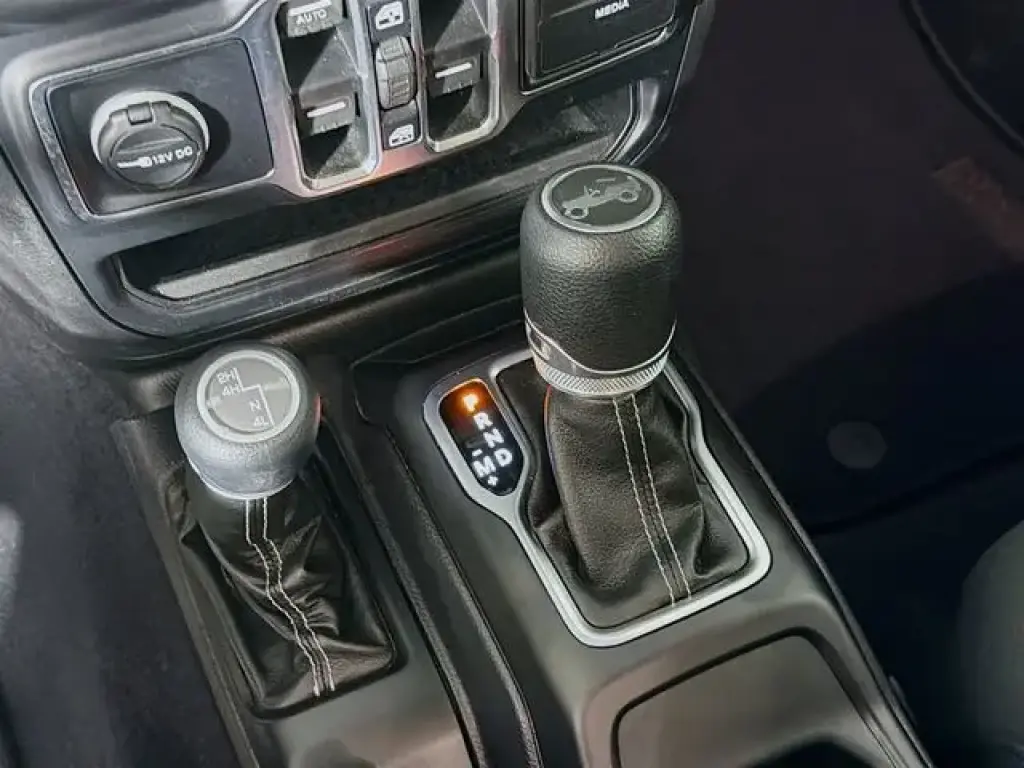 Jeep Wrangler Unlimited 2019 4x4 Sahara 4 puertas SUV