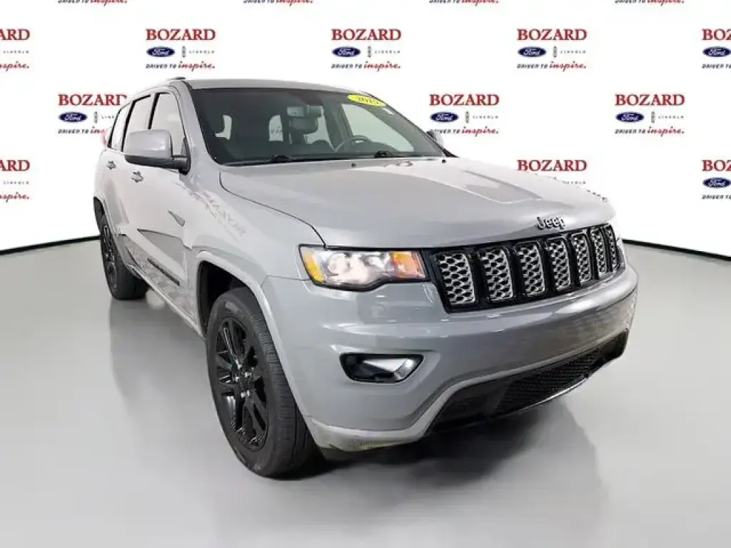 Jeep Grand Cherokee 2019 4x2 Laredo 4 puertas SUV