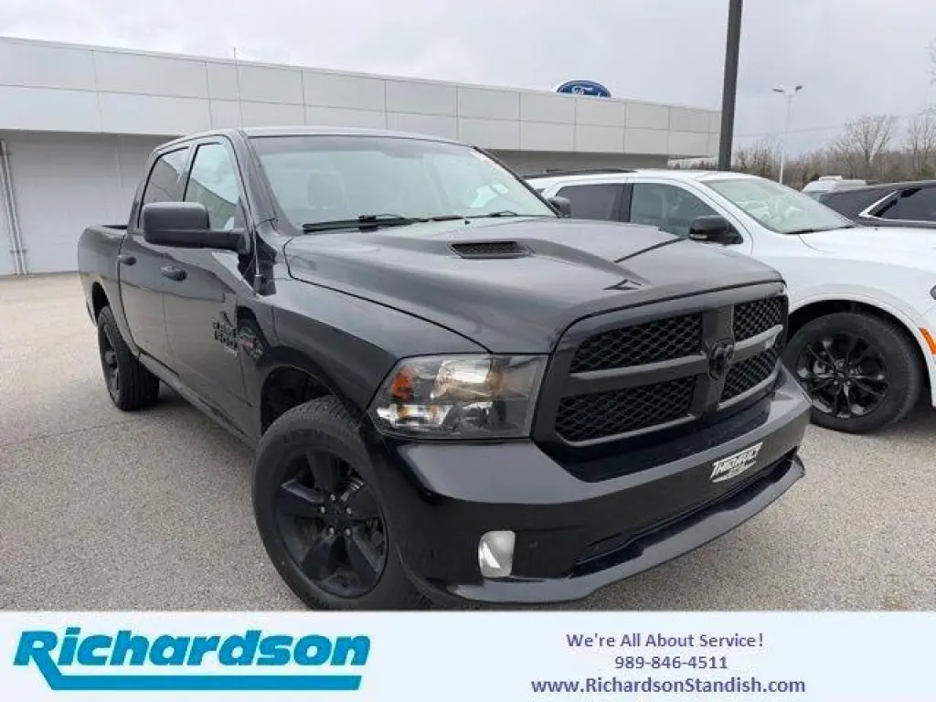Ram 1500 Classic 2019 4x4 Tradesman 4 puertas Cabina Crew 5.5 ft. SB Pickup