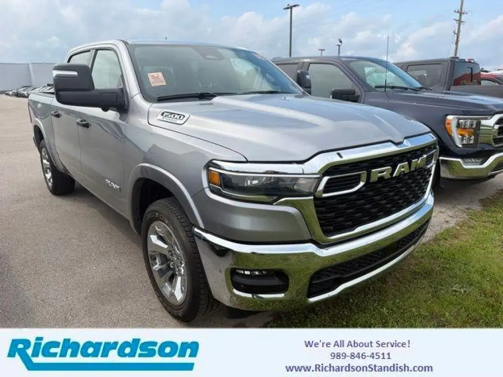 Ram 1500 2025 4x4 Lone Star Cabina Doble 4 puertas 5.6 pies Caja Corta Pickup