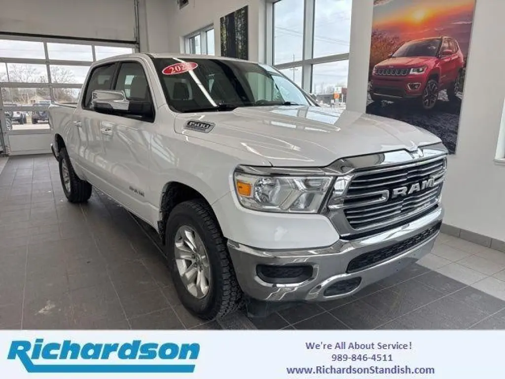 Ram 1500 2024 4x4 Laramie 4 puertas Cabina Crew 5.6 pies. Pickup SB