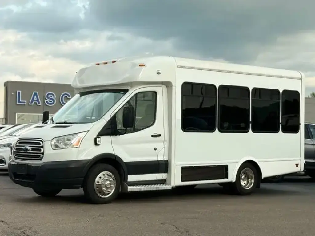 Ford Transit 2019 350 HD 2 puertas 138 pulg. WB DRW Chasis de furgón con GVWR de 10,360 lb