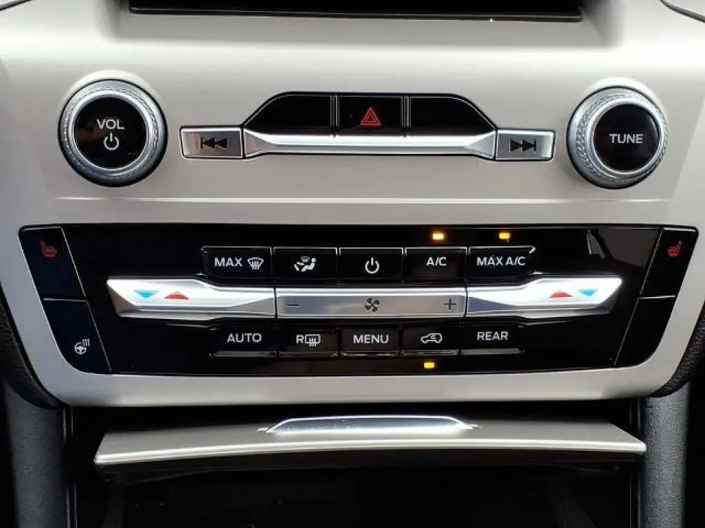 Ford Explorer 2024 AWD XLT 4 puertas SUV