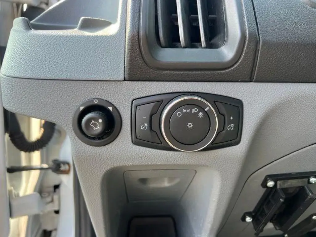 Furgoneta Ford Transit 2018 350 XL 3 puertas LWB Techo Medio para Pasajeros con Puerta Deslizante del Lado del Pasajero
