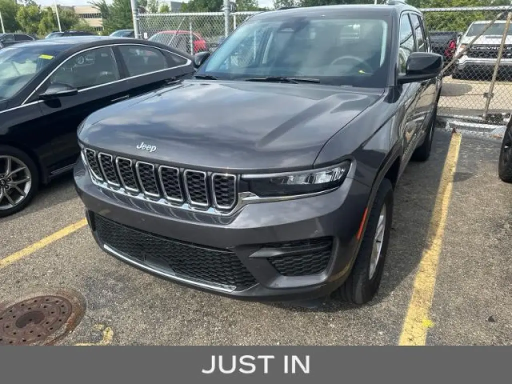 Jeep Grand Cherokee 2023 4x4 Laredo 4 puertas SUV