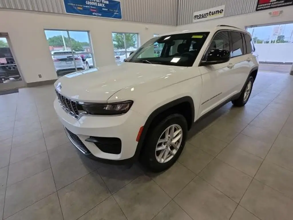 Jeep Grand Cherokee 2023 4x4 Laredo 4 puertas SUV