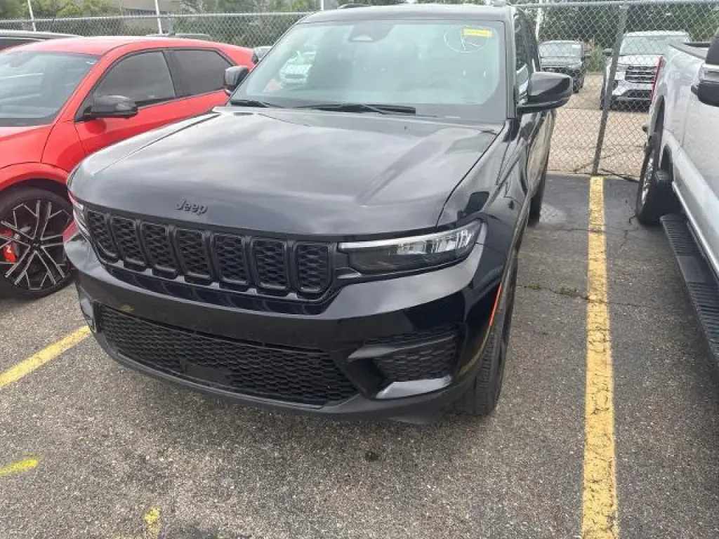 Jeep Grand Cherokee 2024 4x4 Laredo 4 puertas SUV