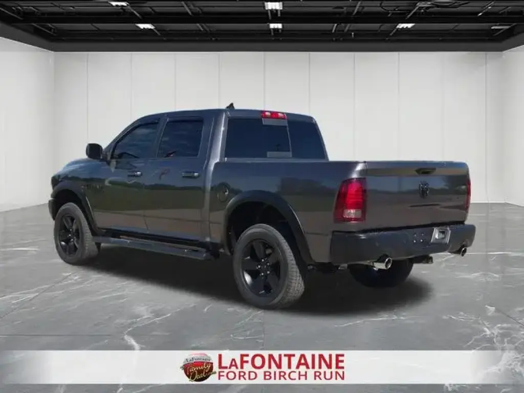 Ram 1500 Classic 2019 4x4 Warlock Cabina doble de 4 puertas 5.5 pies. Pickup