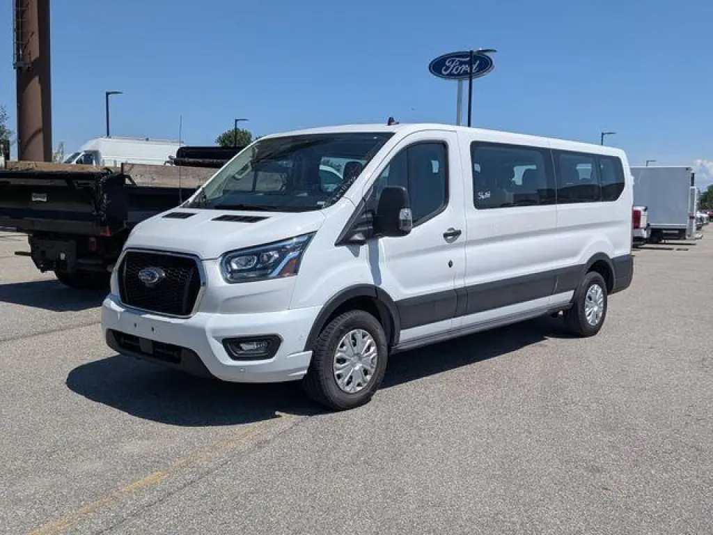 Furgoneta de pasajeros Ford Transit 2023 350 XL 3 puertas LWB Techo Bajo