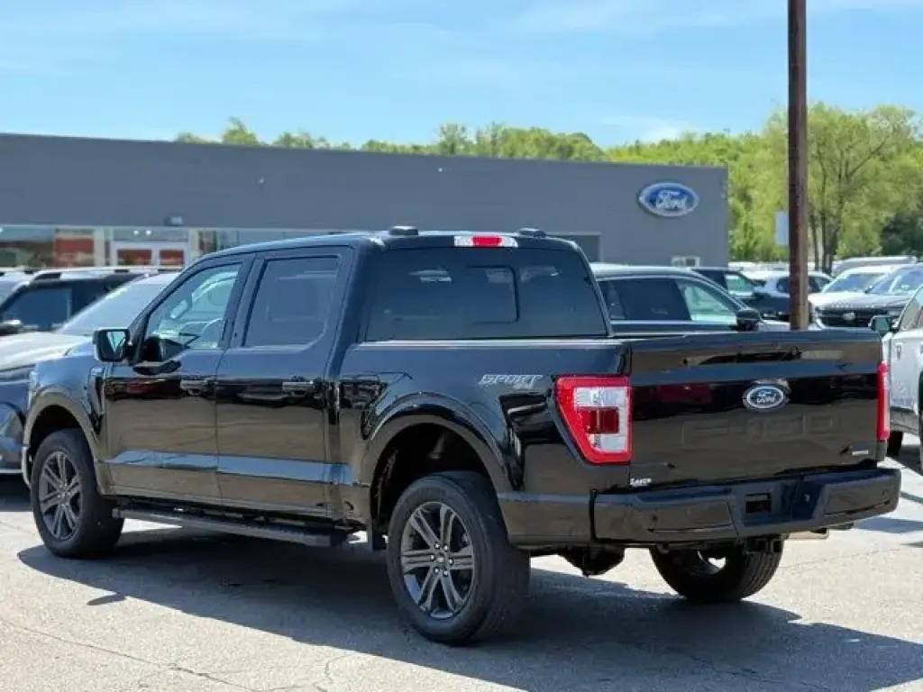 Ford F-150 2023 4x4 Lariat 4 puertas SuperCrew 6.5 pies. Caja corta