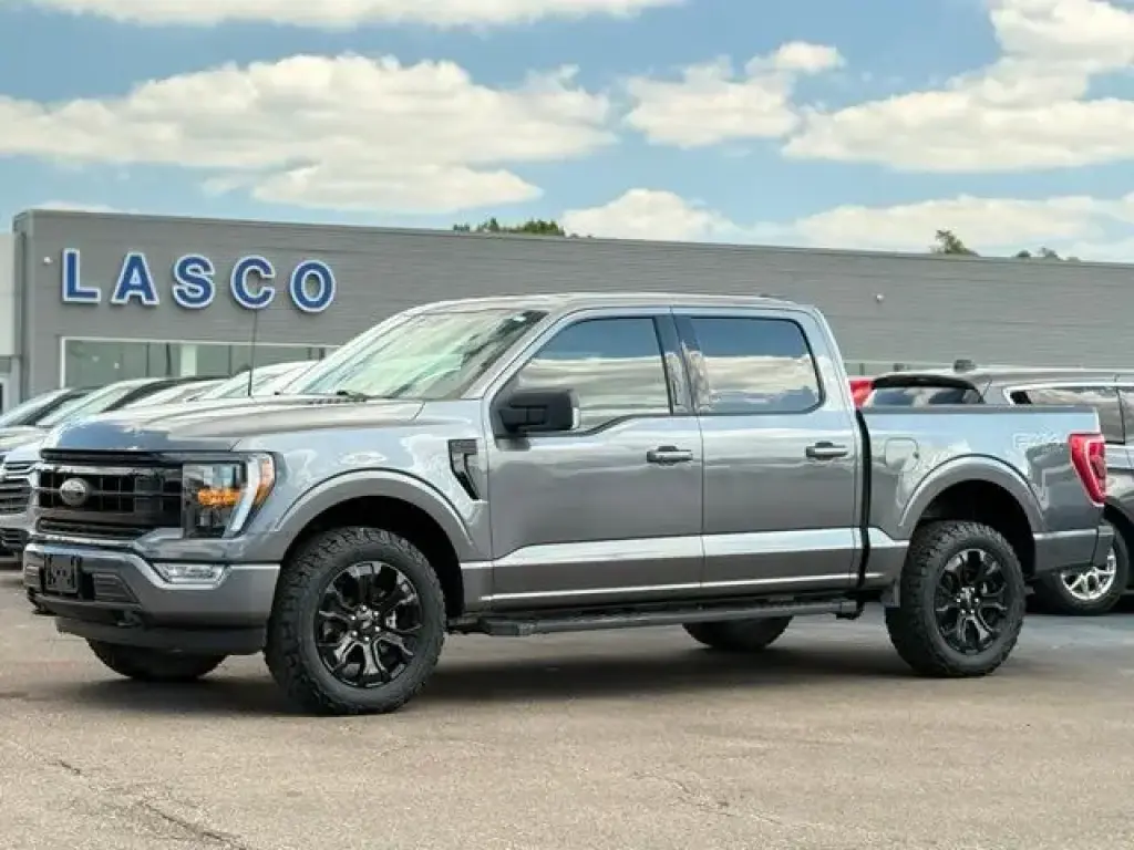 Ford F-150 2022 4x4 XLT 4 puertas SuperCrew 5.5 pies. Caja corta