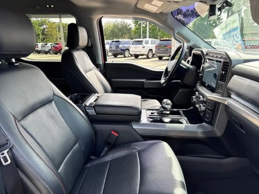 Ford F-150 2022 4x4 Lariat 4 puertas SuperCrew 5.5 pies. Caja corta
