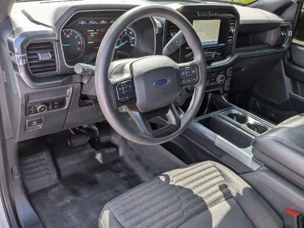 Ford F-150 2023 4x4 XL Cabina Super 4 puertas 6.5 pies SB