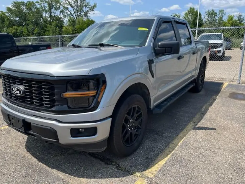 Ford F-150 2024 4x4 STX 4 puertas SuperCrew 5.5 pies. SB