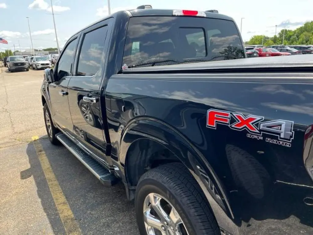 Ford F-150 2023 4x4 XL 4 puertas SuperCrew 6.5 pies. SB
